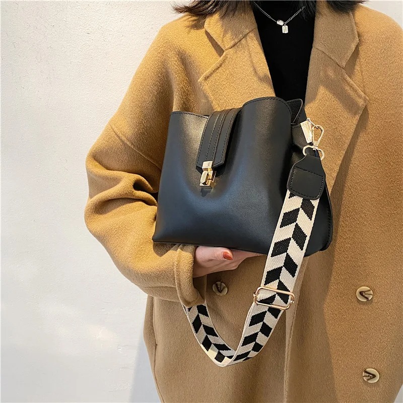 Korean Style PU Leather Bucket Bag for Women - Image 4